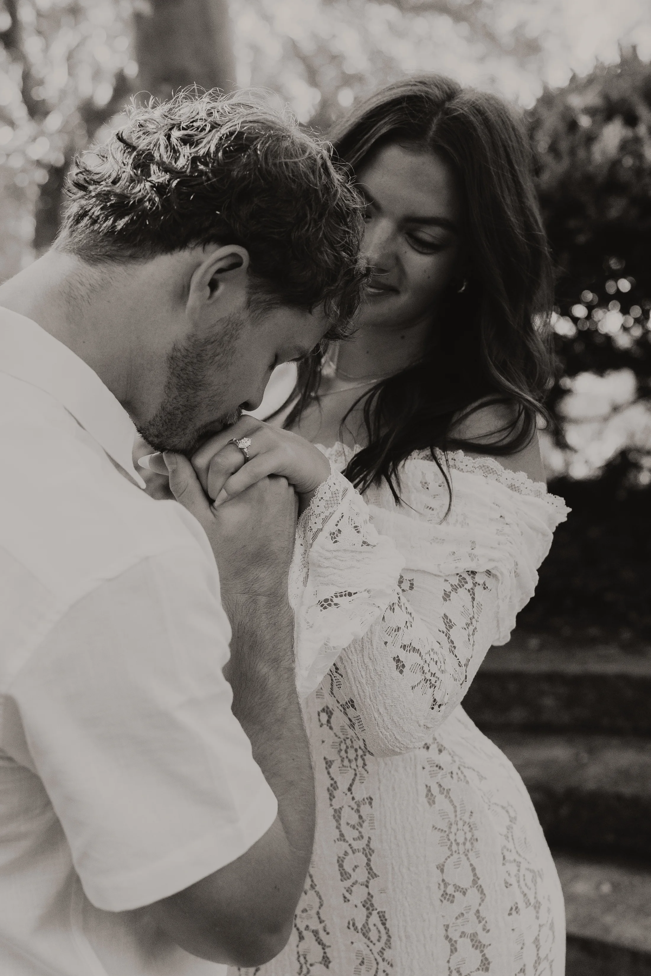 Kelly kissing Hope's hand